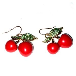 Super cute gold cherry earrings!